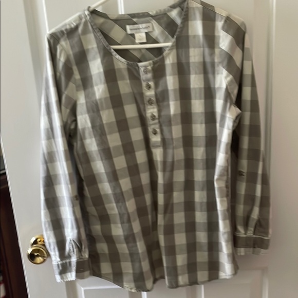Christopher & Banks Tops - Christopher & Banks Gray and White Plaid Top. Small. Nice